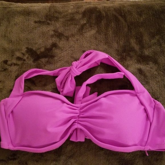 American Eagle Outfitters - Picture 7 of 8